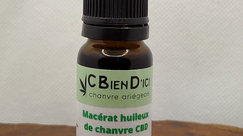 Flacon d’huile au chanvre — C Bien D’ici Chanvre Ariégeois, Occitanie