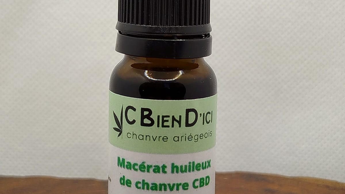 Flacon d’huile au chanvre — C Bien D’ici Chanvre Ariégeois, Occitanie